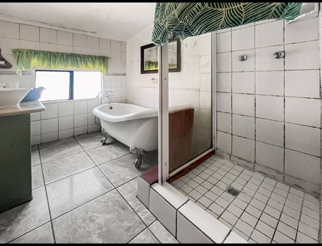 3 BEDROOM FREEHOLD FOR SALE IN WILLOW PARK